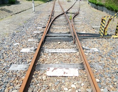 鉄道の分岐点が人生の分岐点のイメージ